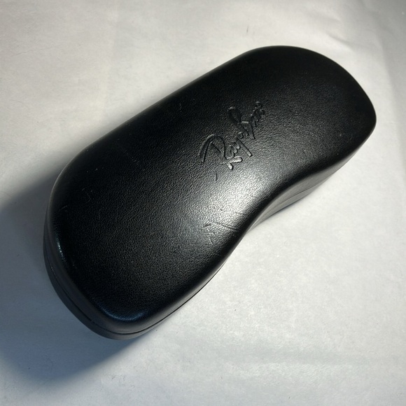 Ray-Ban Hard Clamshell Case with Polishing Cloth - Picture 3 of 7